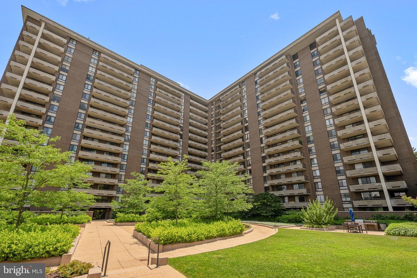1800 Old Meadow Road #909 photo 31