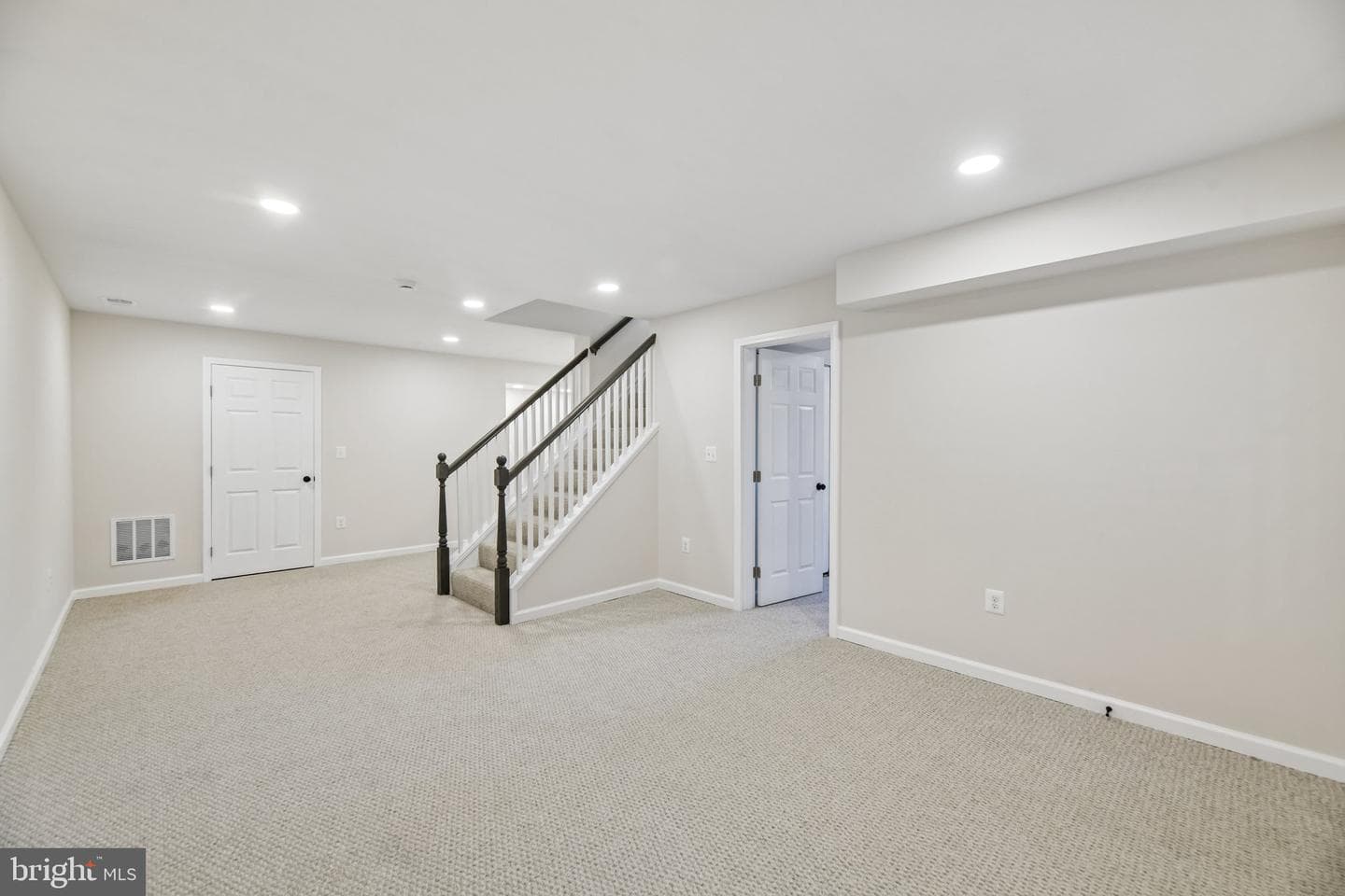 2820 Franklin Street photo 63