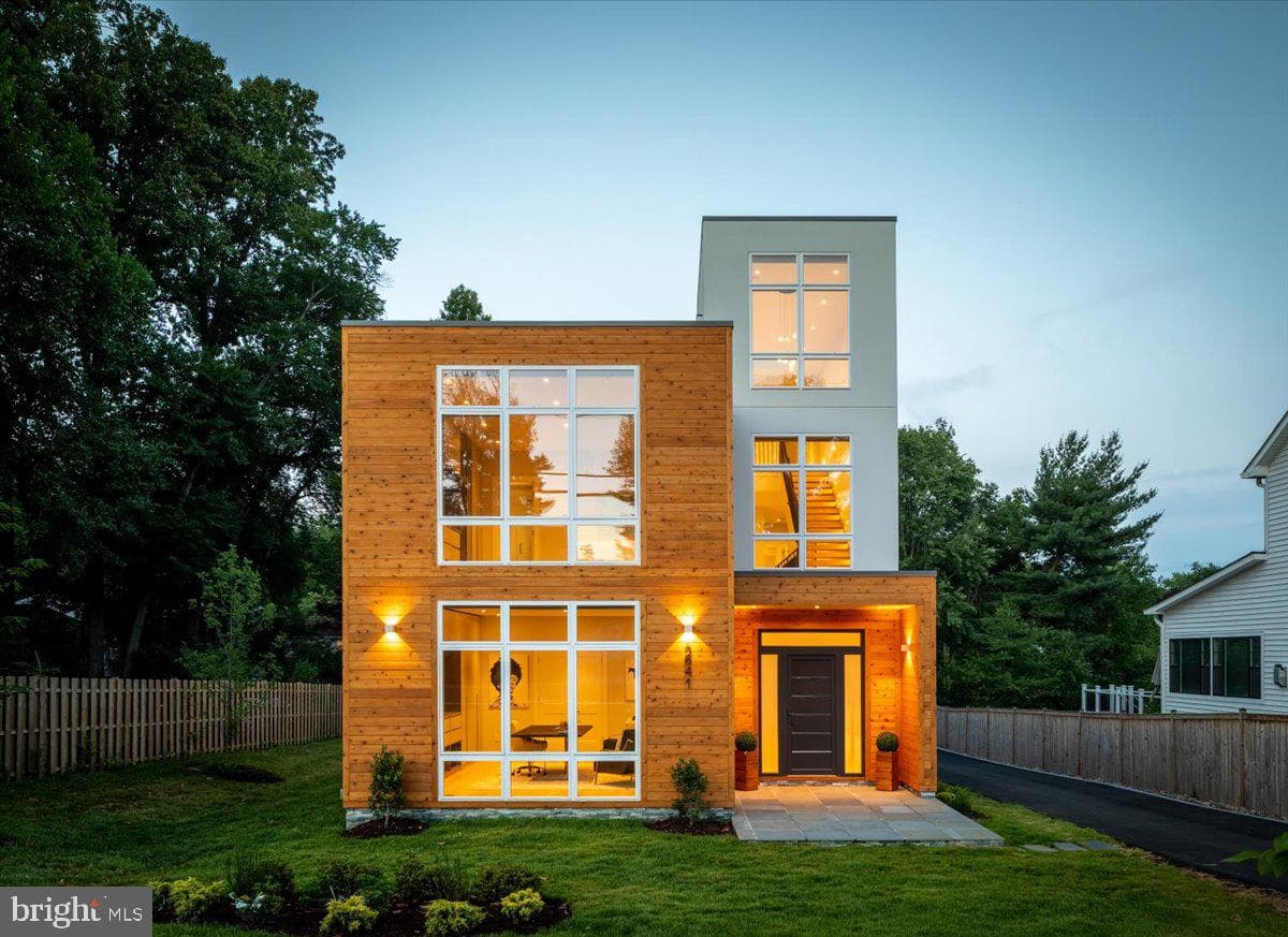 2841 Edgelea Road, Vienna