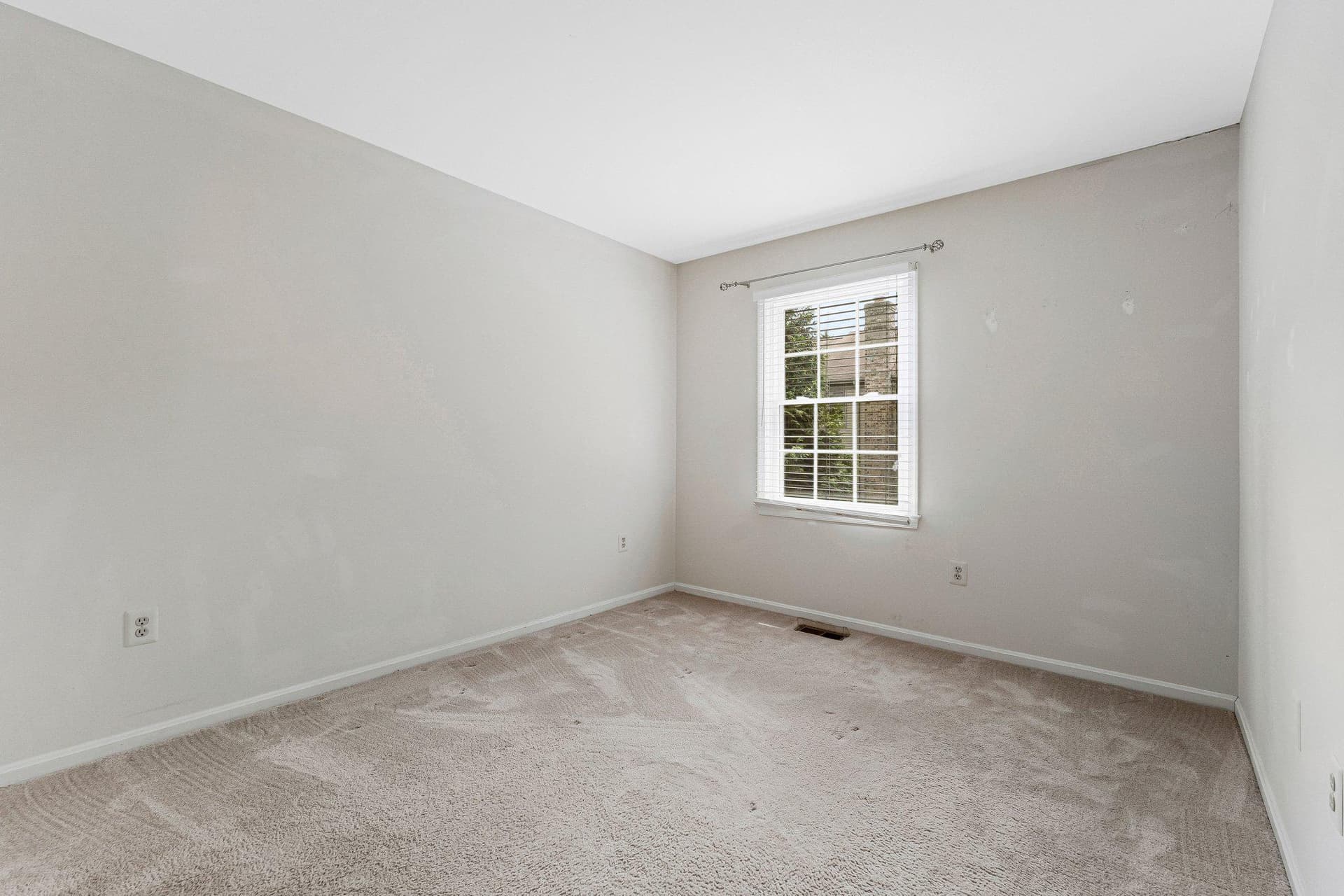 2827 Kelly Square photo 26