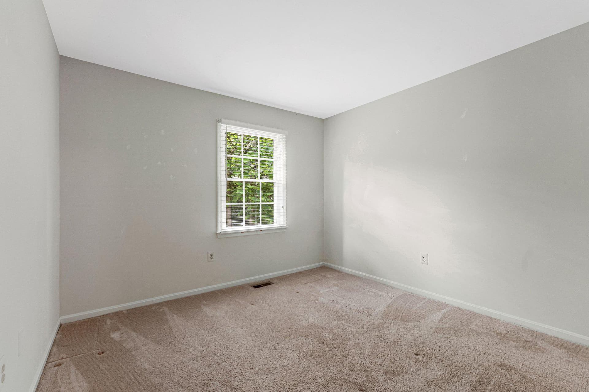 2827 Kelly Square photo 29