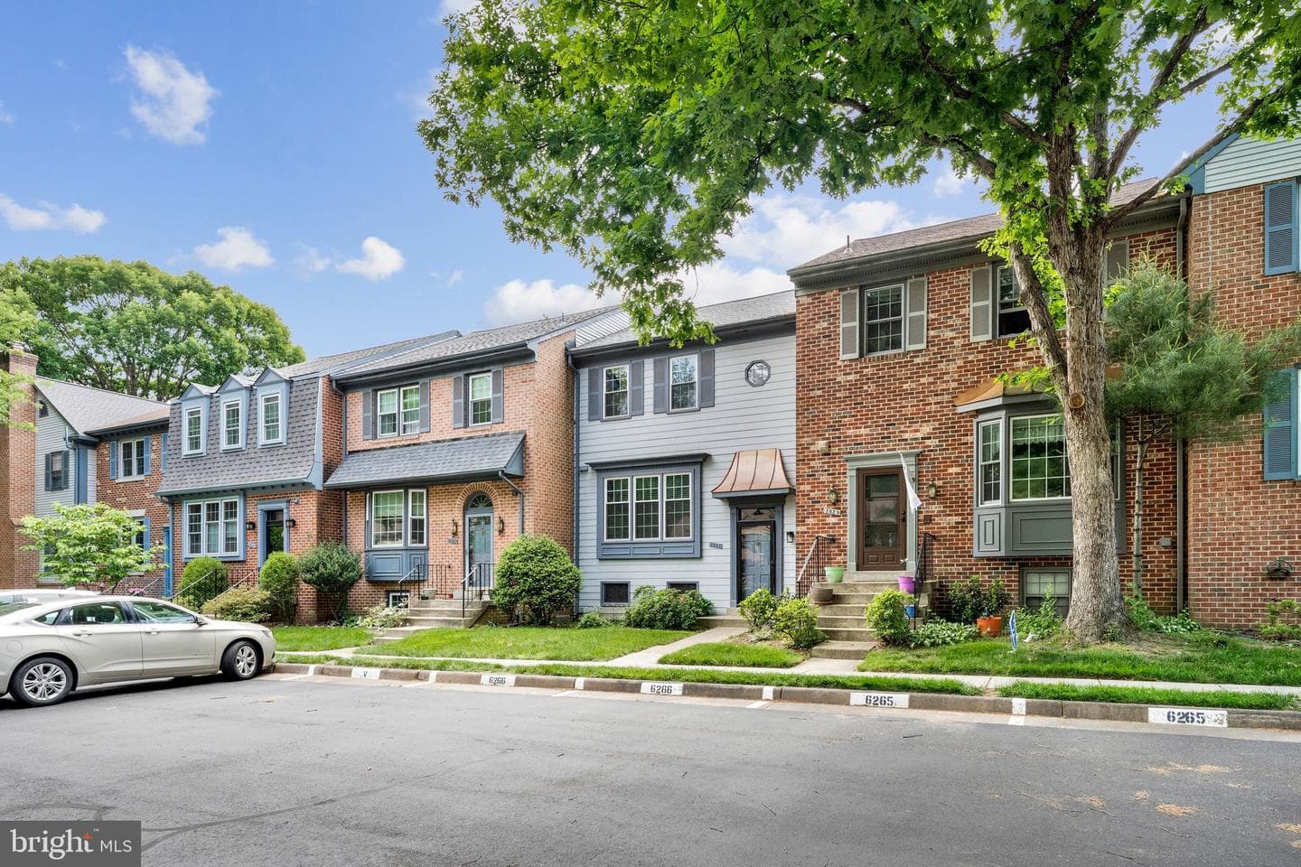 2827 Kelly Square photo 3