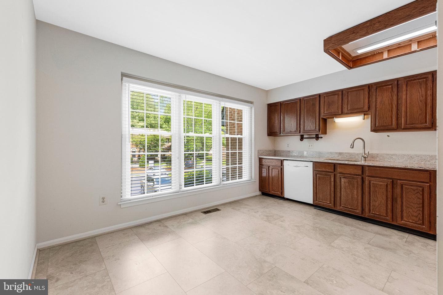 2827 Kelly Square photo 8