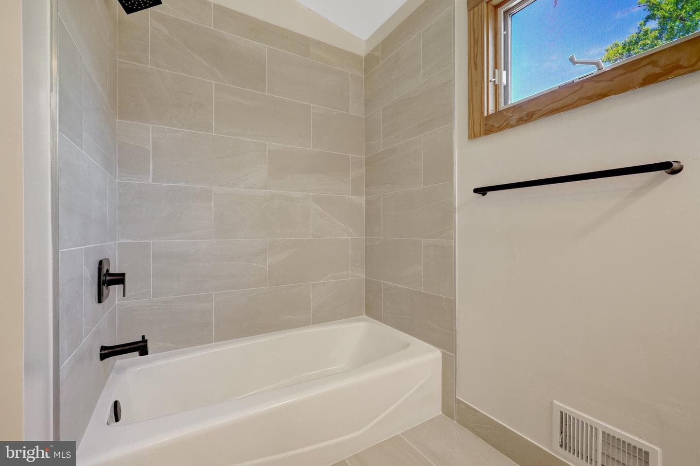 822 Walker Road photo 11