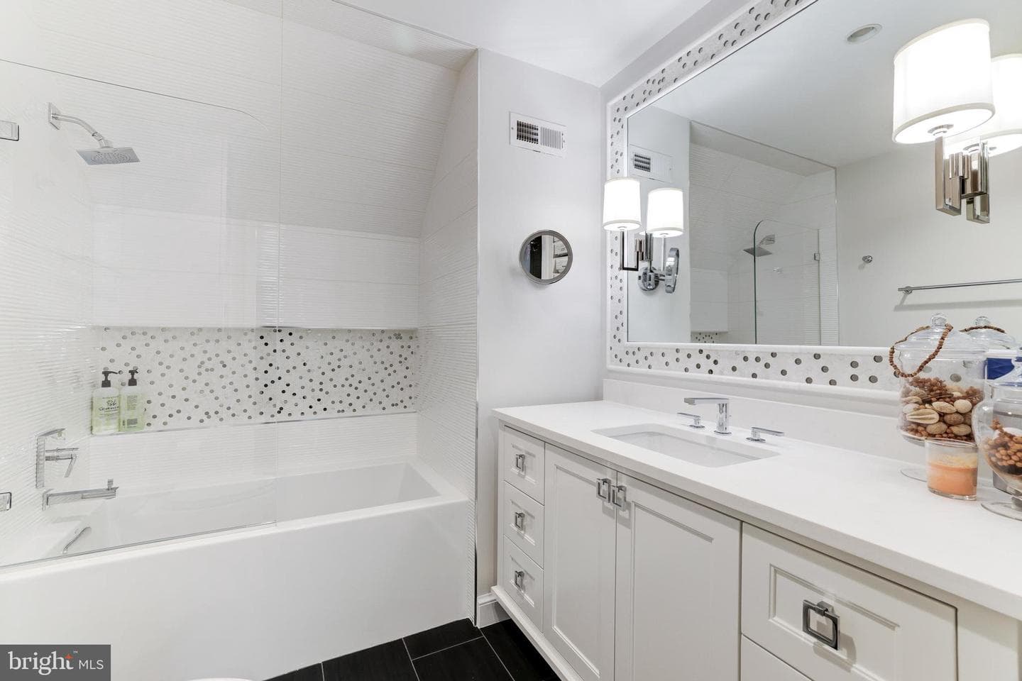 714 Belgrove Road photo 32