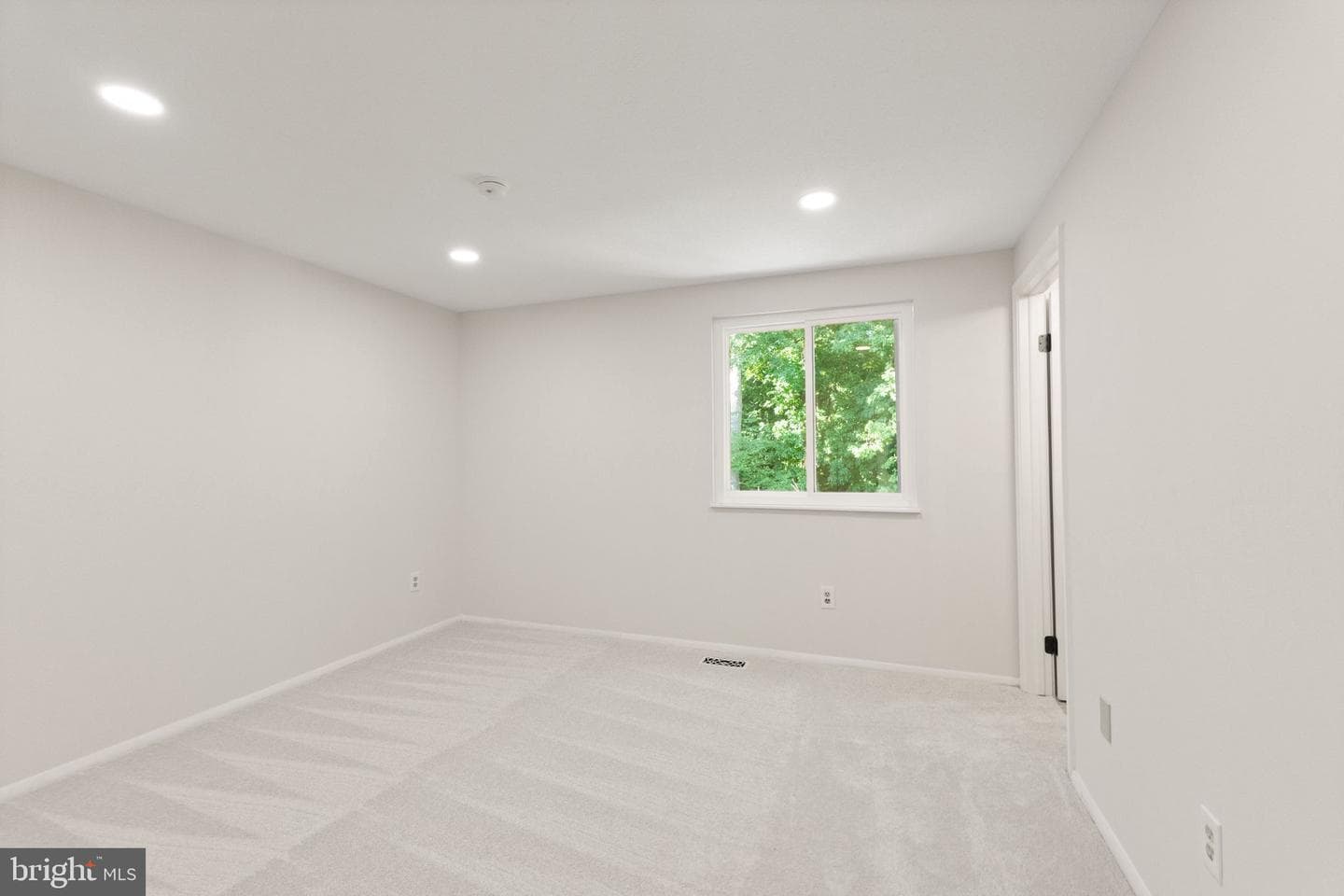 8494 Summer Breeze Lane photo 18