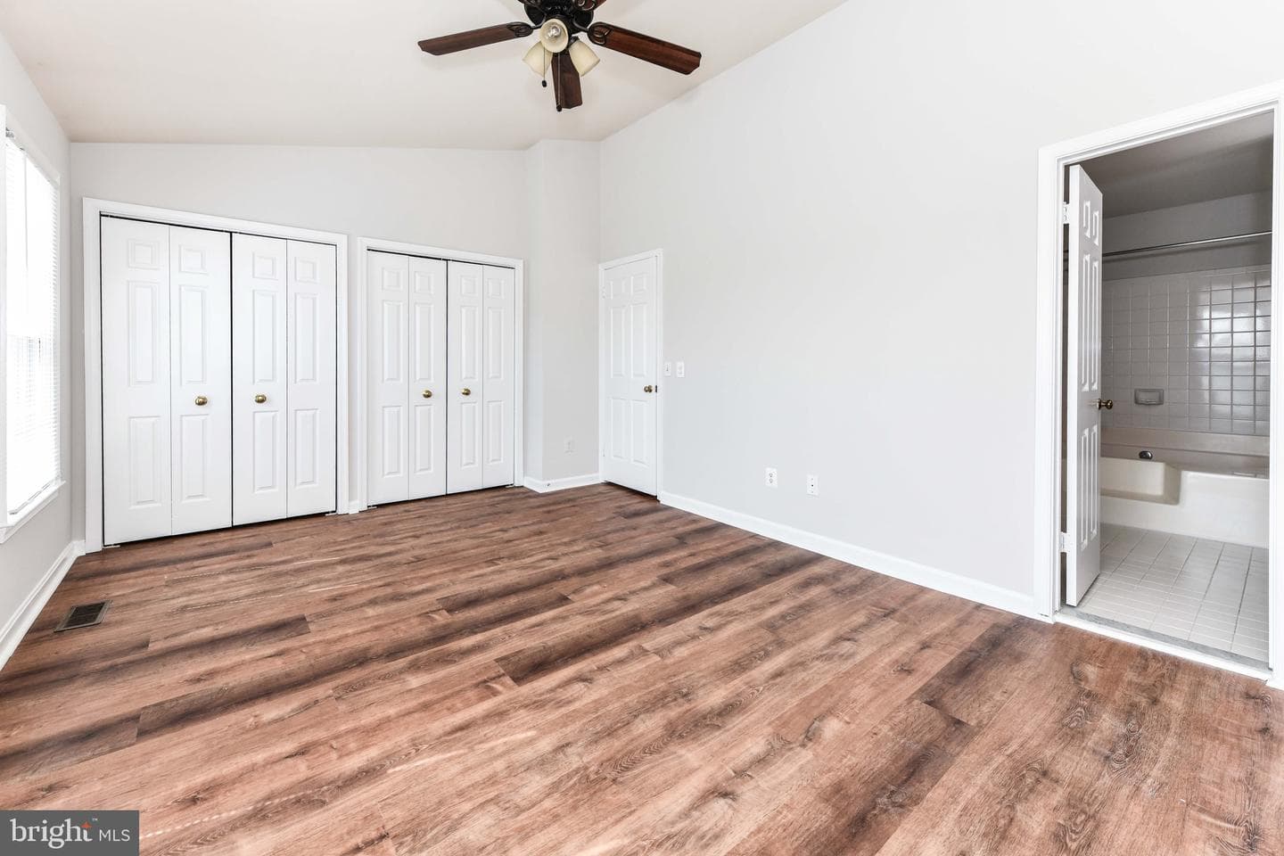 1207 Bond Street photo 16
