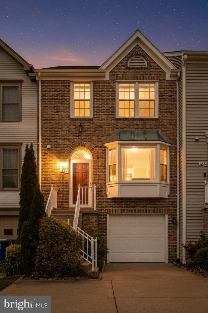 1207 Bond Street photo 2