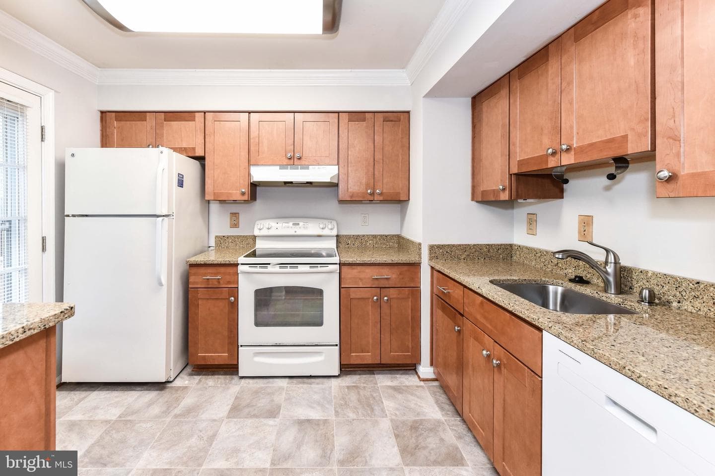 1207 Bond Street photo 7