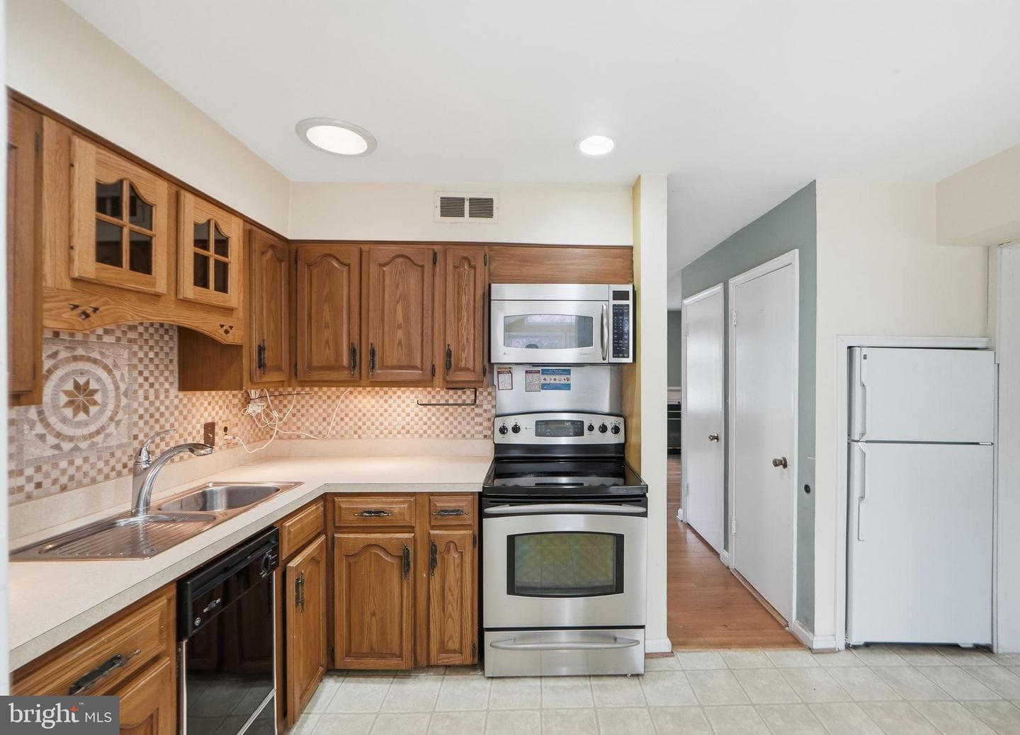 826 Van Buren Street photo 14