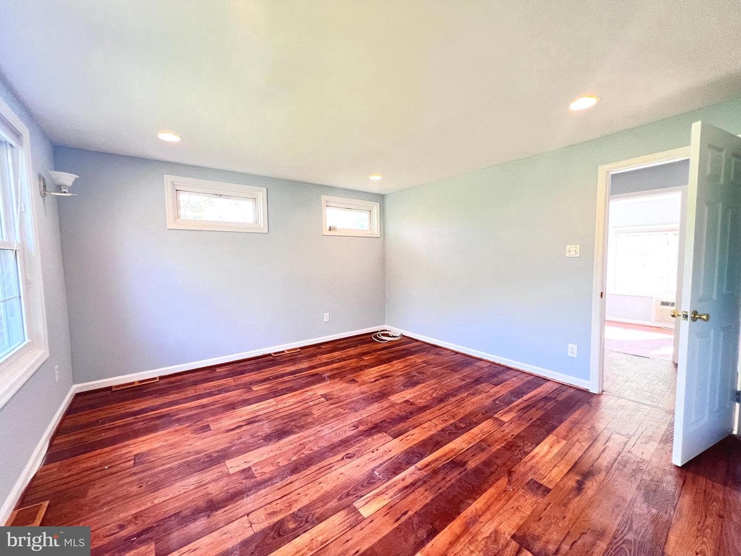 826 Van Buren Street photo 24