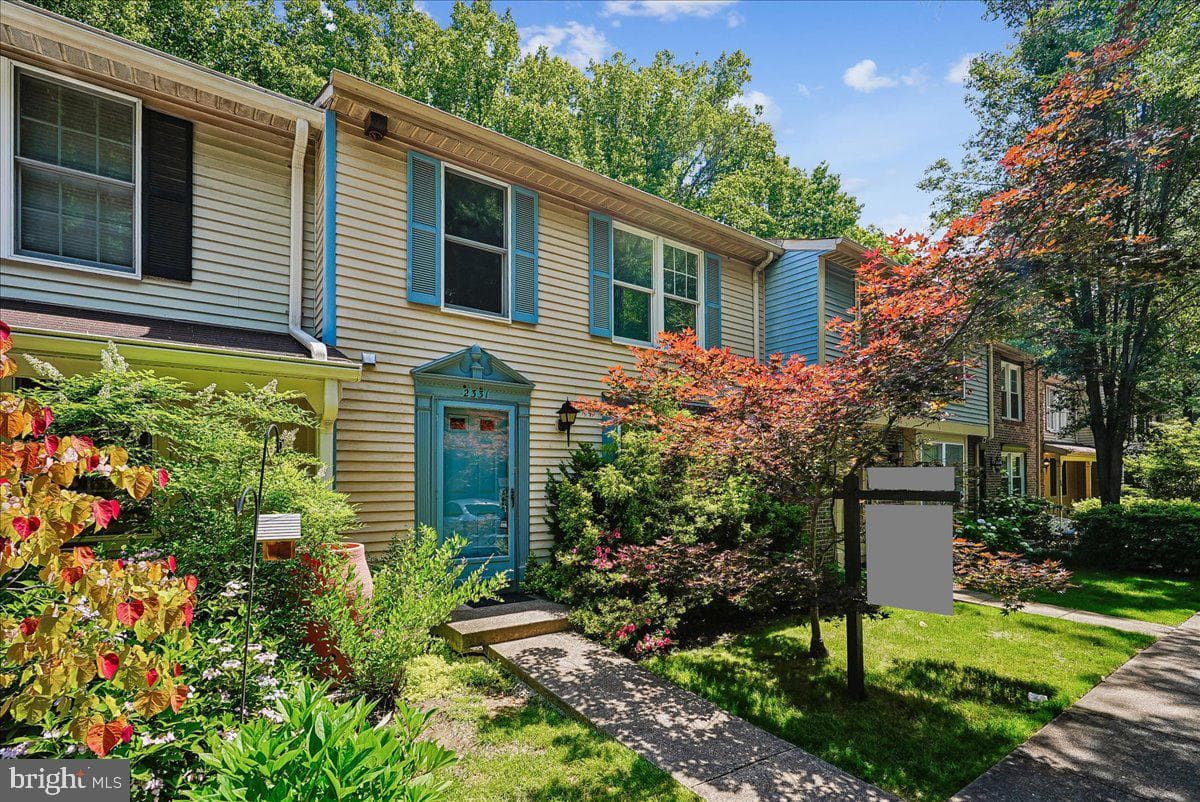 2331 Middle Creek Lane, Reston