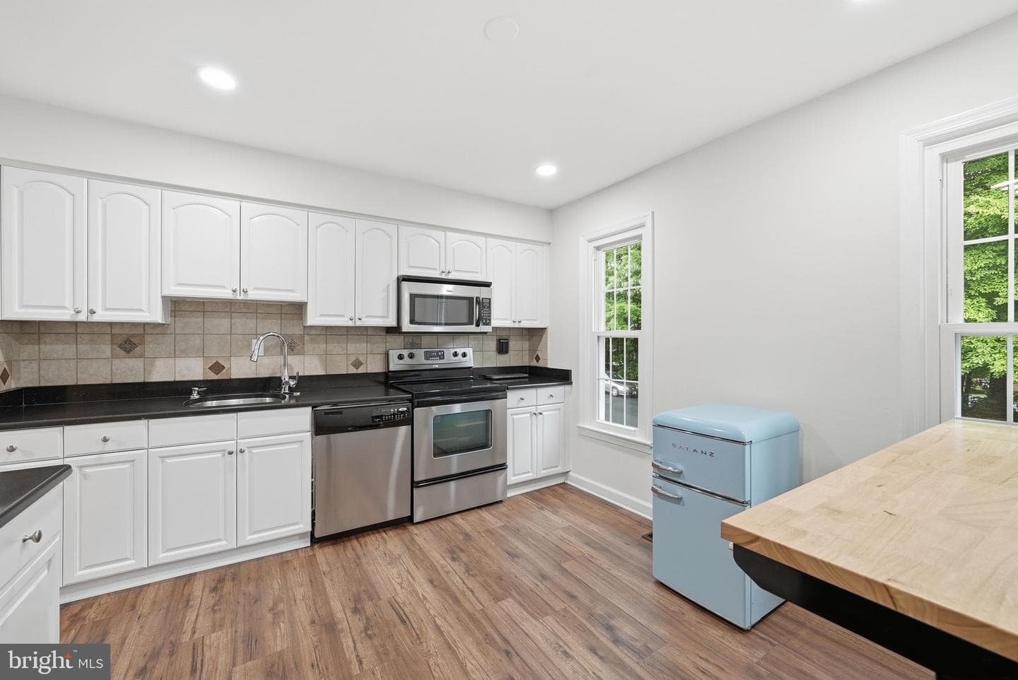 5862 Kara Place photo 4