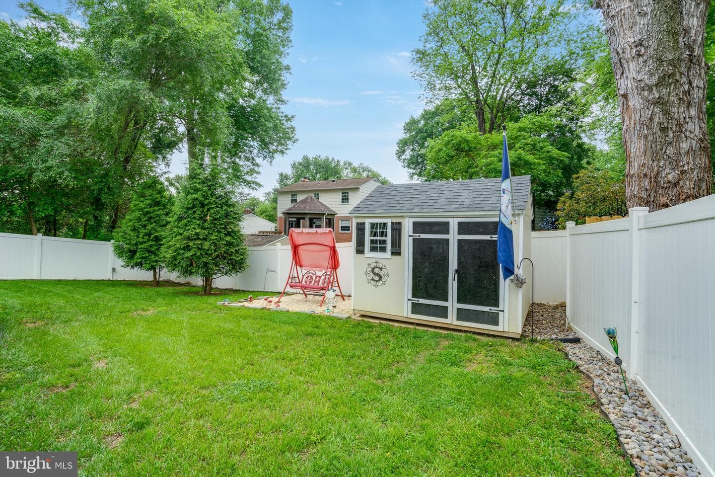 8513 Fairburn Drive photo 6