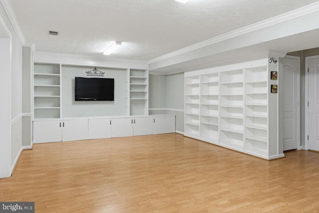 10008 Leamoore Lane photo 13