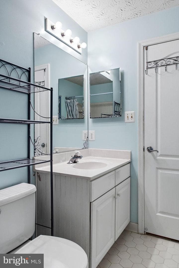 10008 Leamoore Lane photo 37