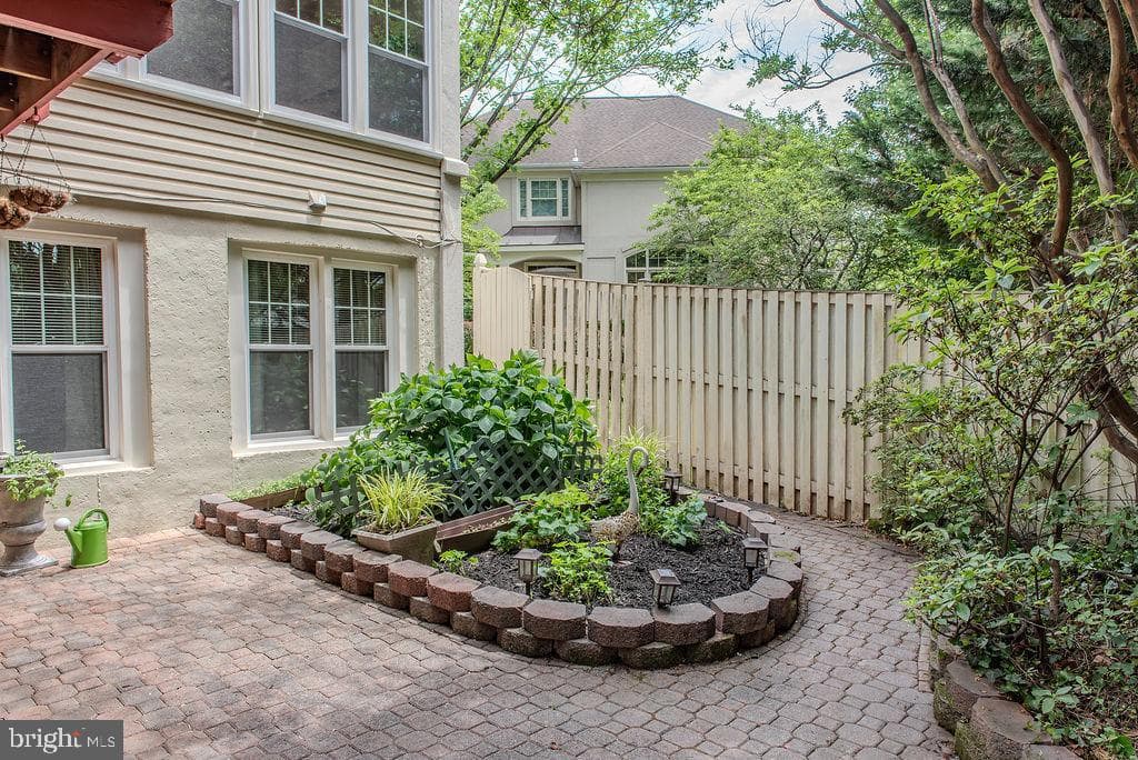 10008 Leamoore Lane photo 58
