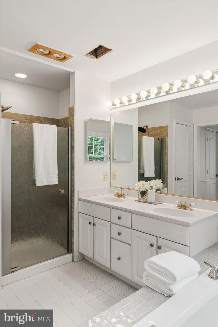 10008 Leamoore Lane photo 9