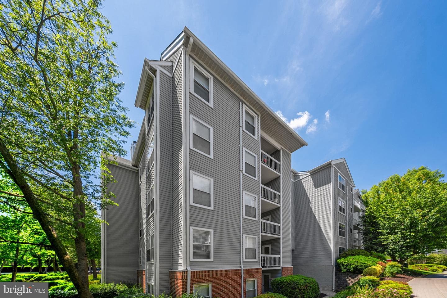3179 Summit Square Drive #2-E1 photo 4
