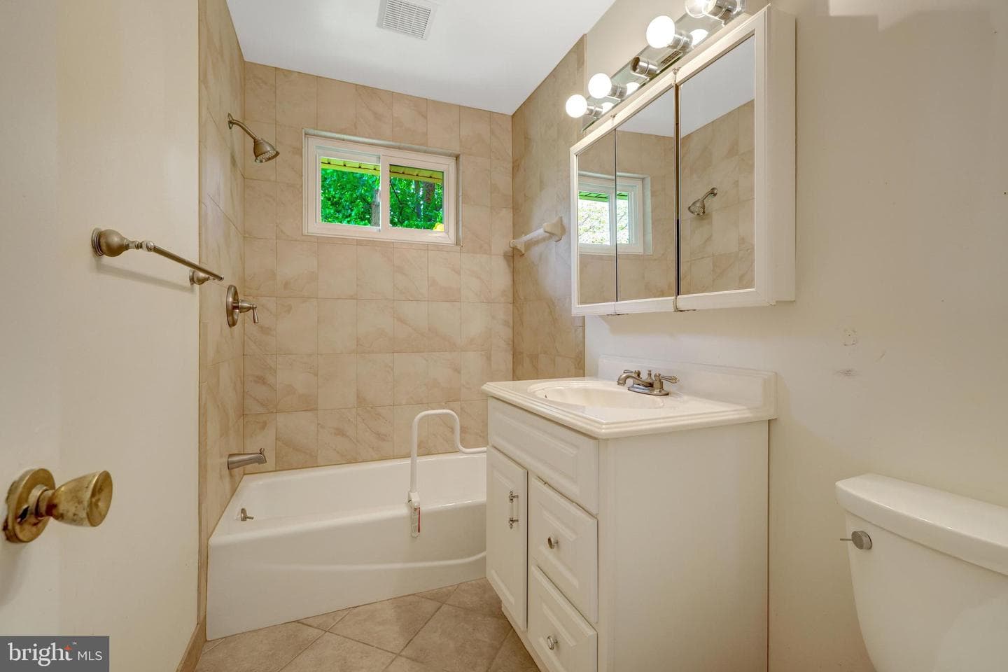 8803 Kenilworth Drive photo 24