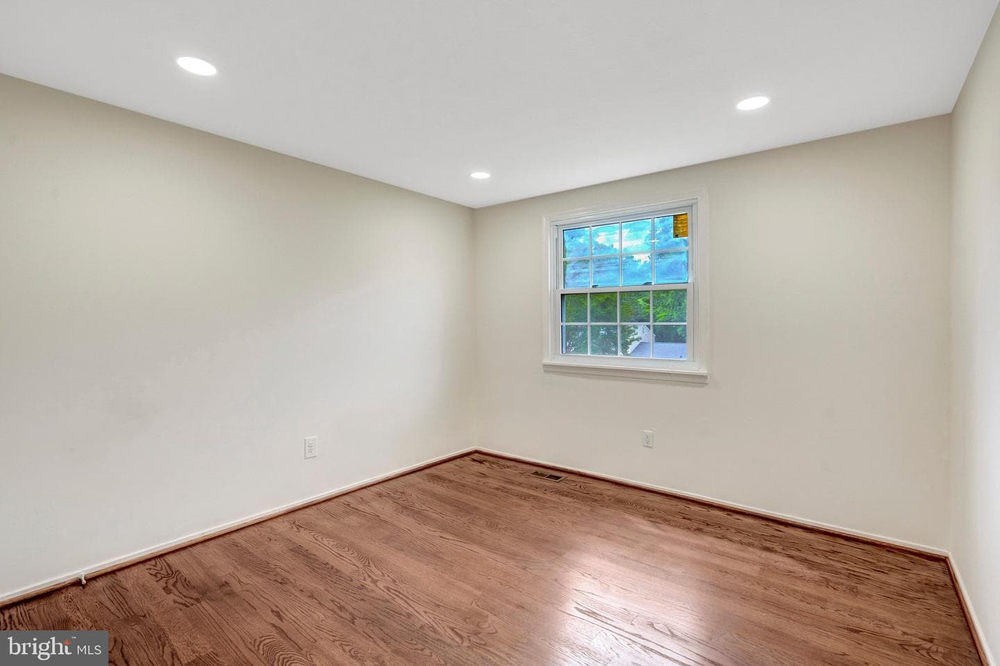 5759 Heming Avenue photo 28