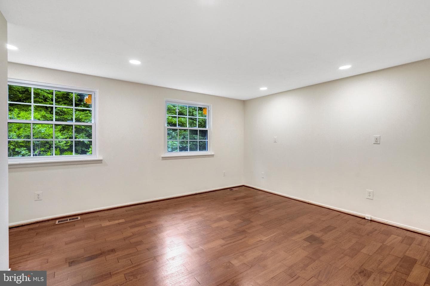 5759 Heming Avenue photo 30