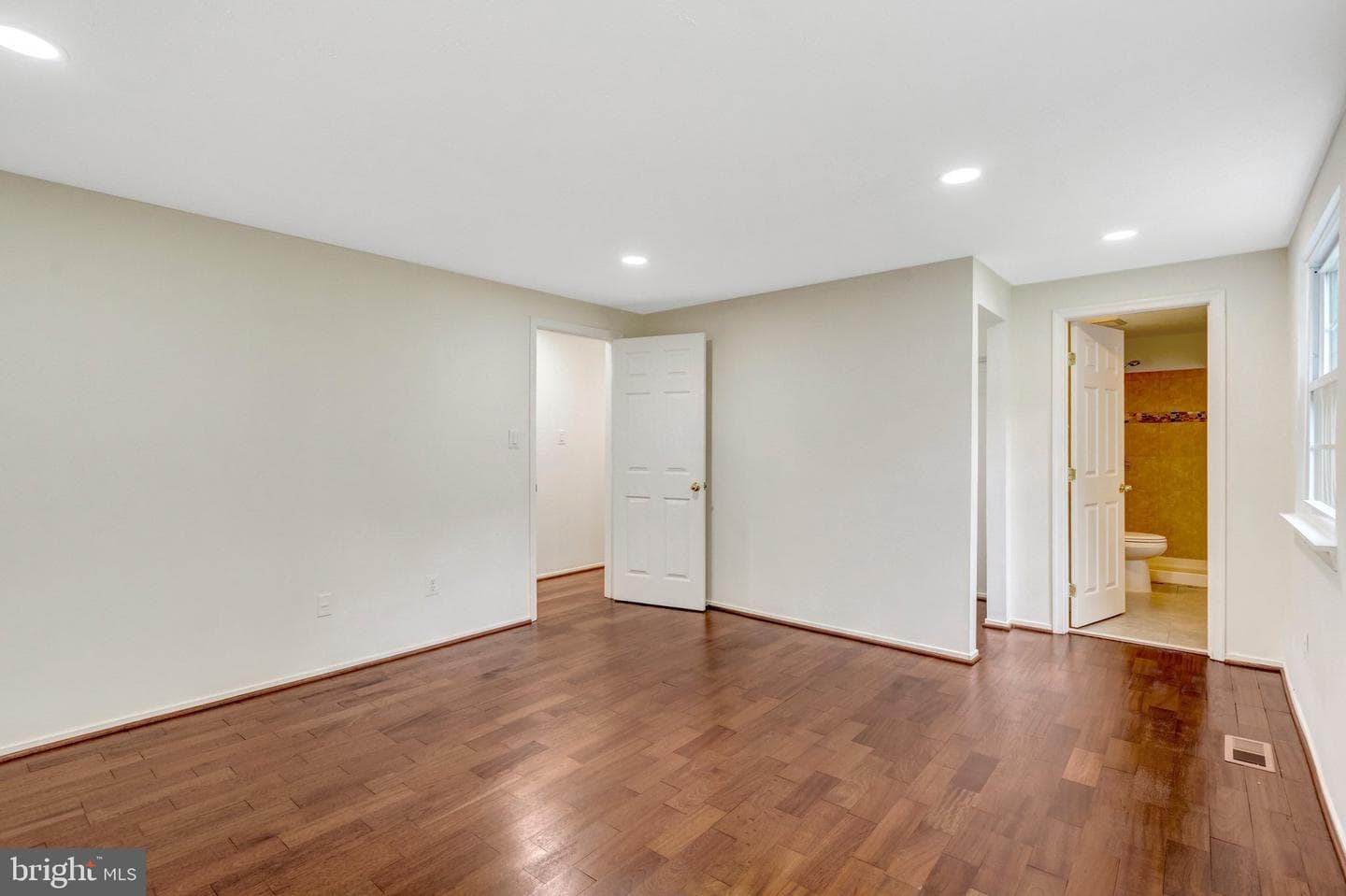 5759 Heming Avenue photo 32
