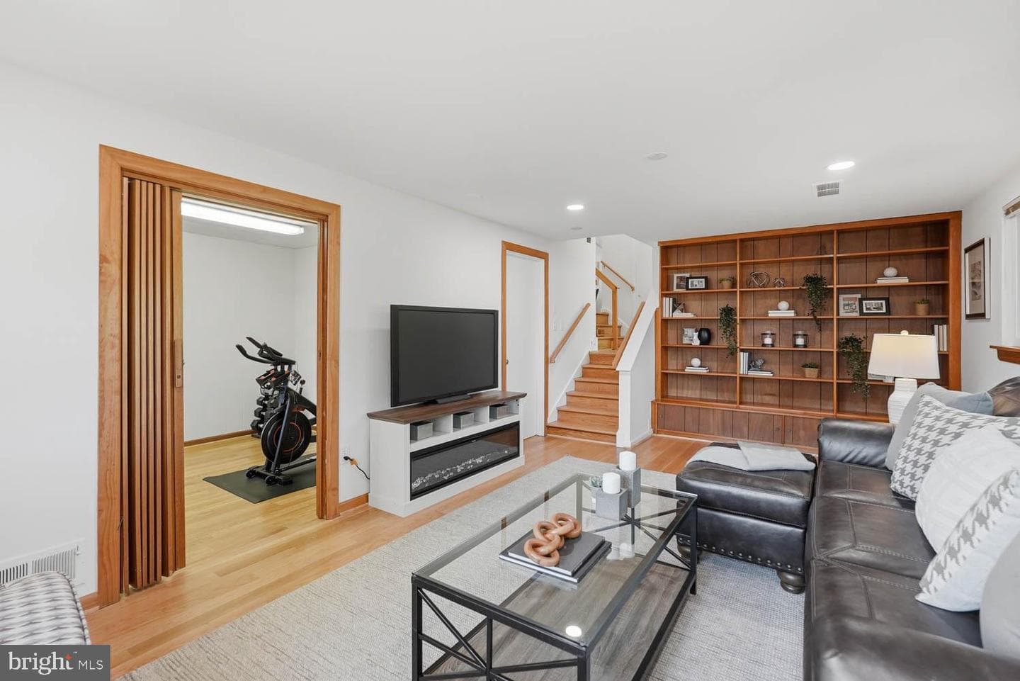 8900 Camfield Dr photo 33