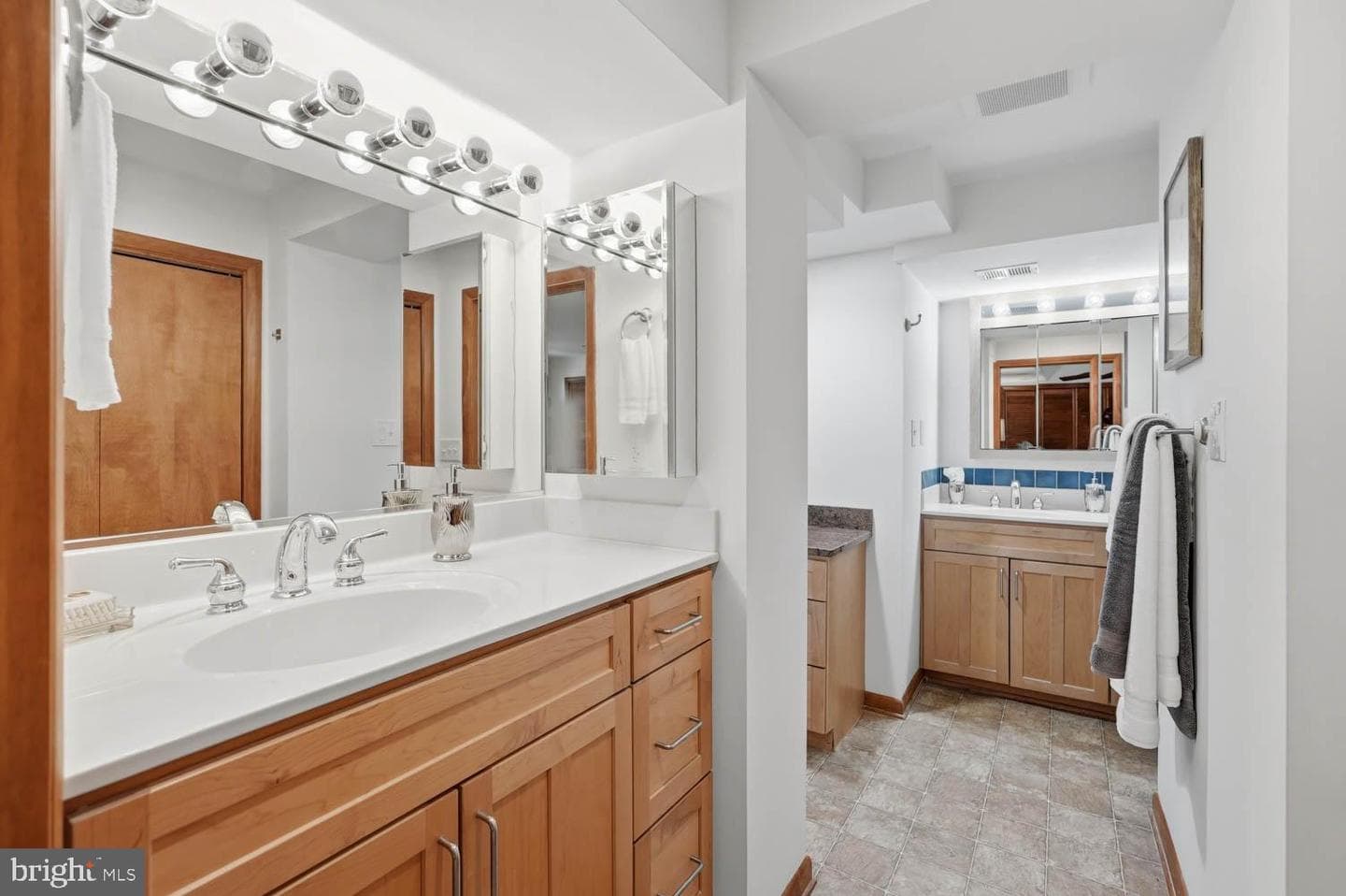 8900 Camfield Dr photo 40