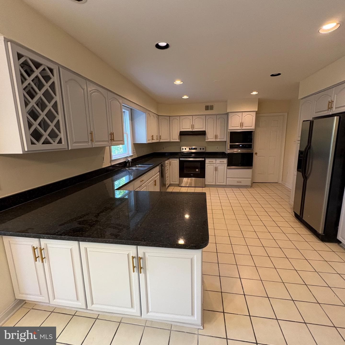 3502 Holly Road photo 4