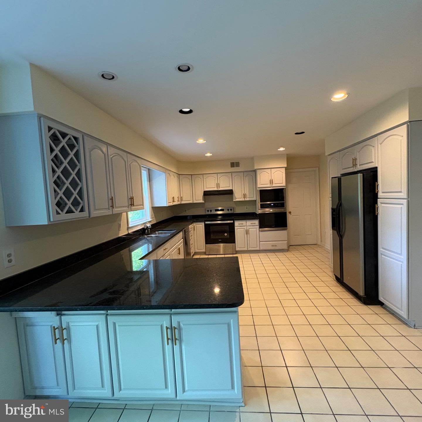 3502 Holly Road photo 6