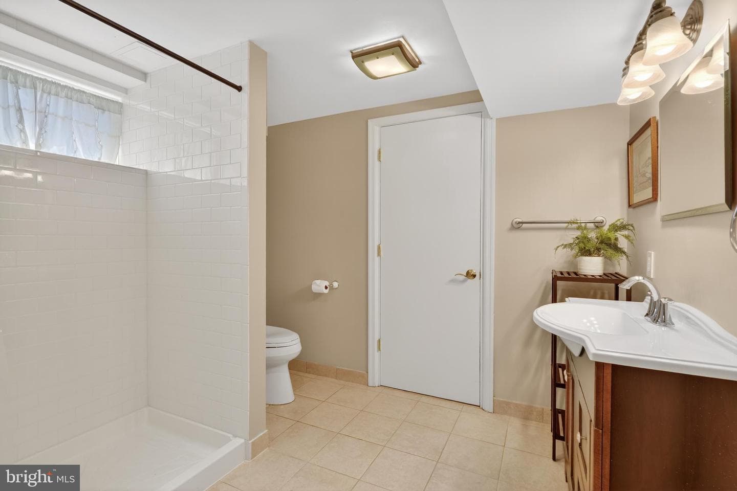 6727 Newington Road photo 36