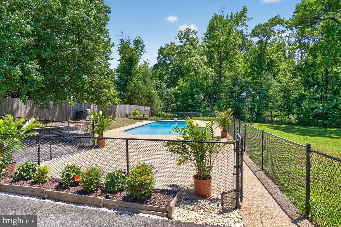 6727 Newington Road photo 5