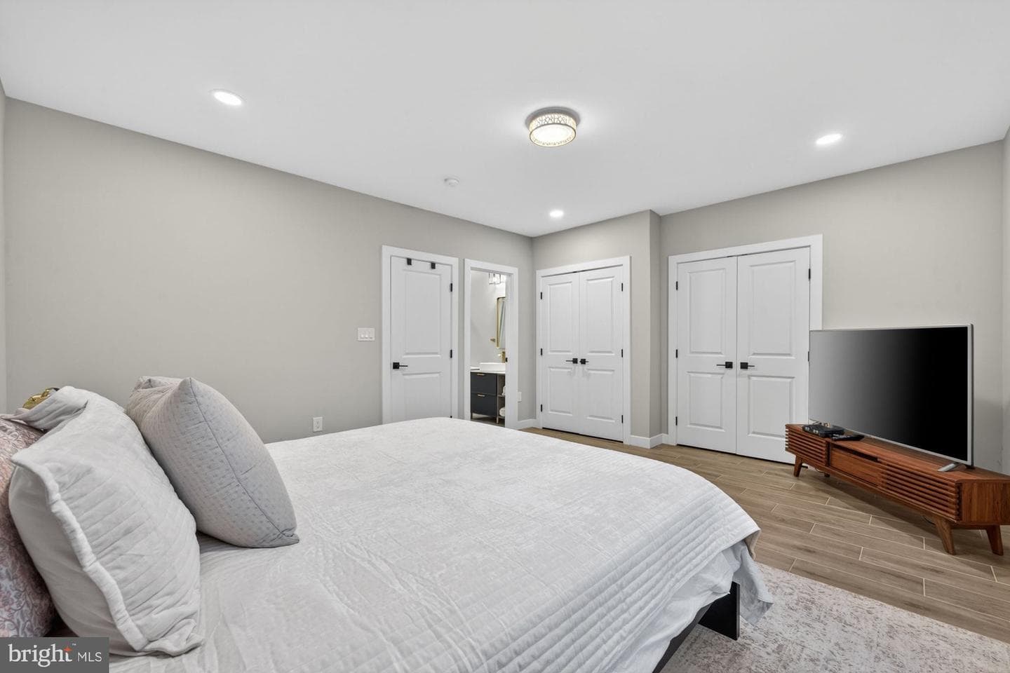 1114 Ware Street SW photo 87