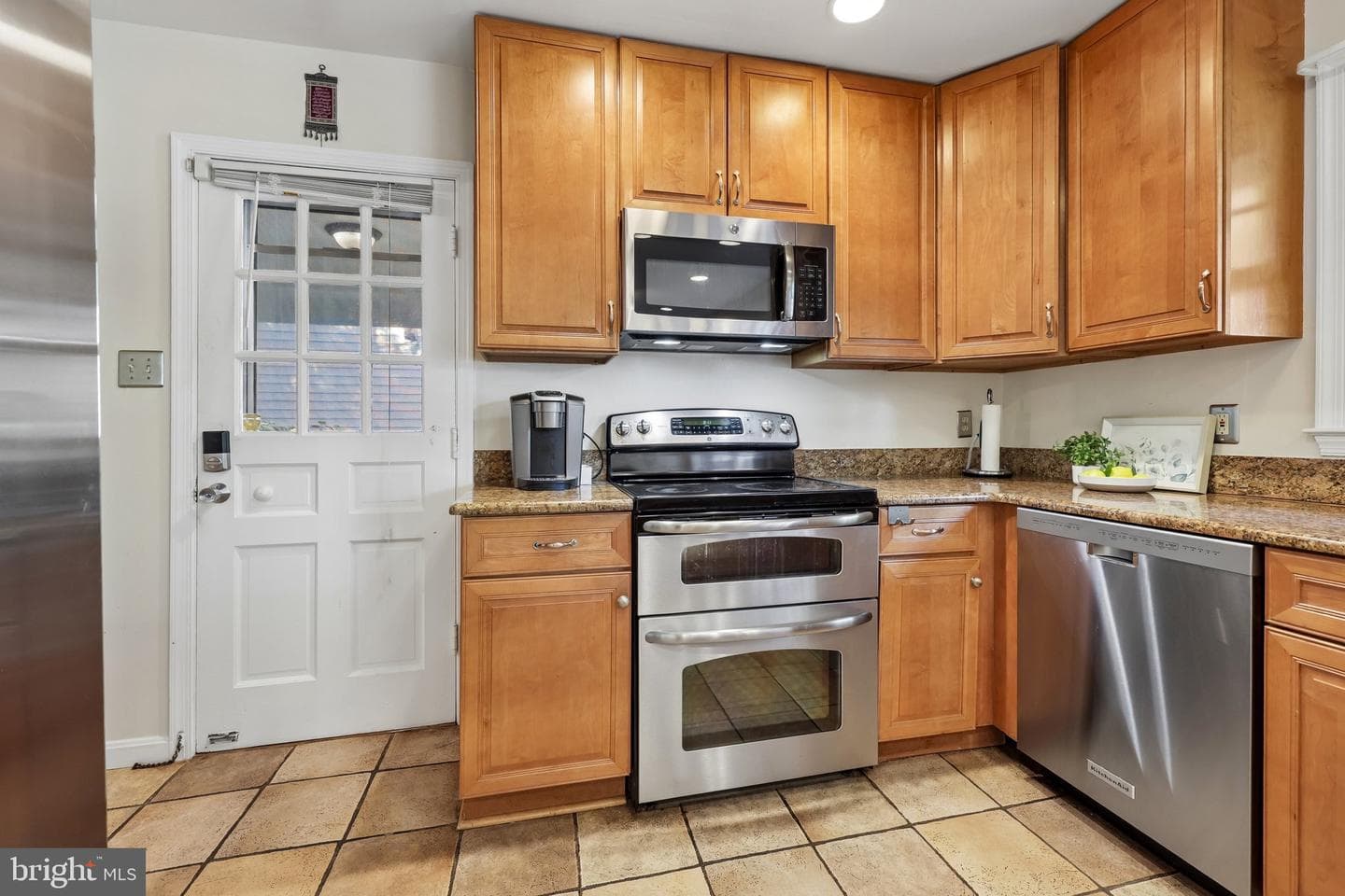 2205 Abbotsford photo 10