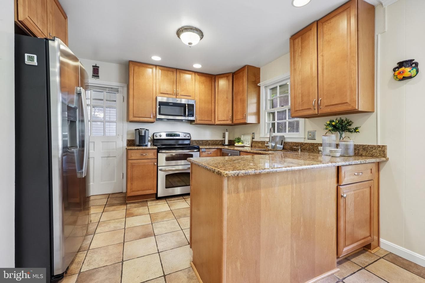 2205 Abbotsford photo 12