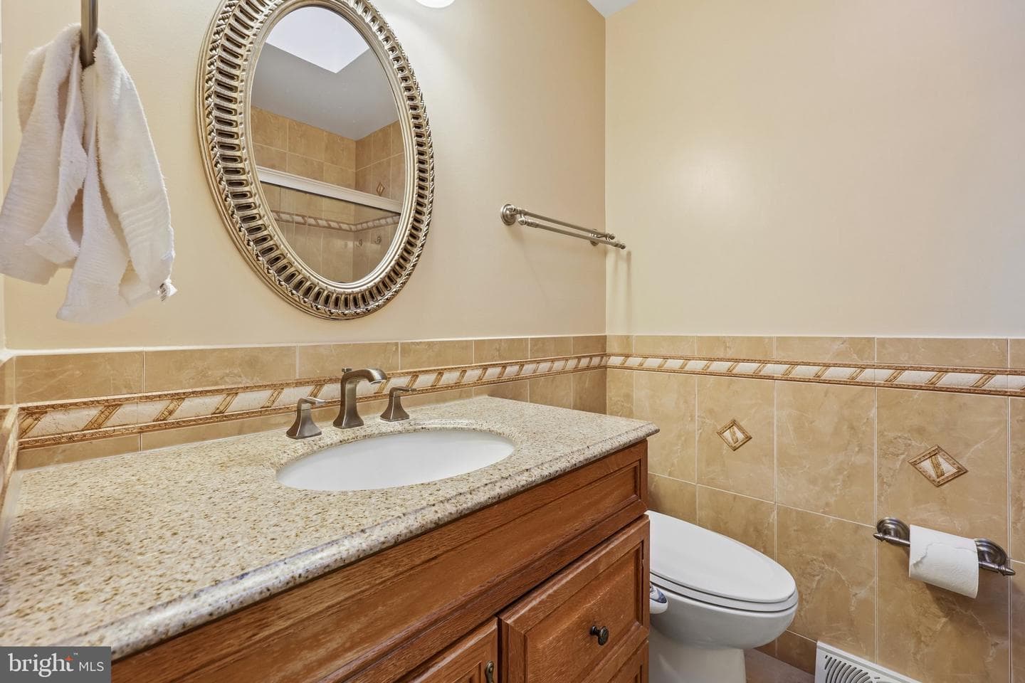 2205 Abbotsford photo 20