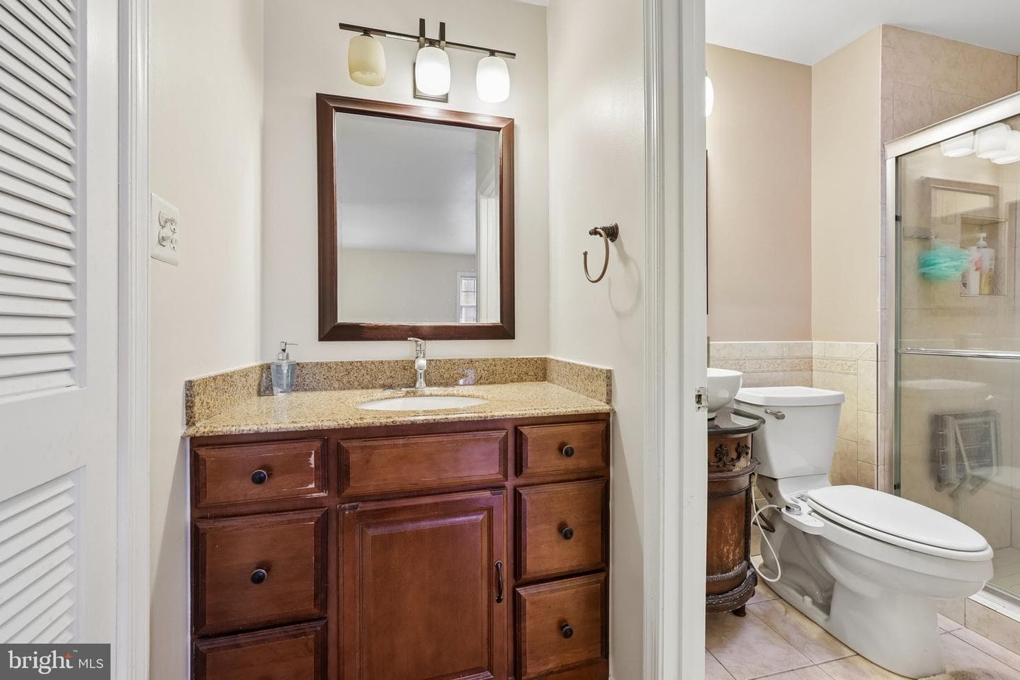 2205 Abbotsford photo 25