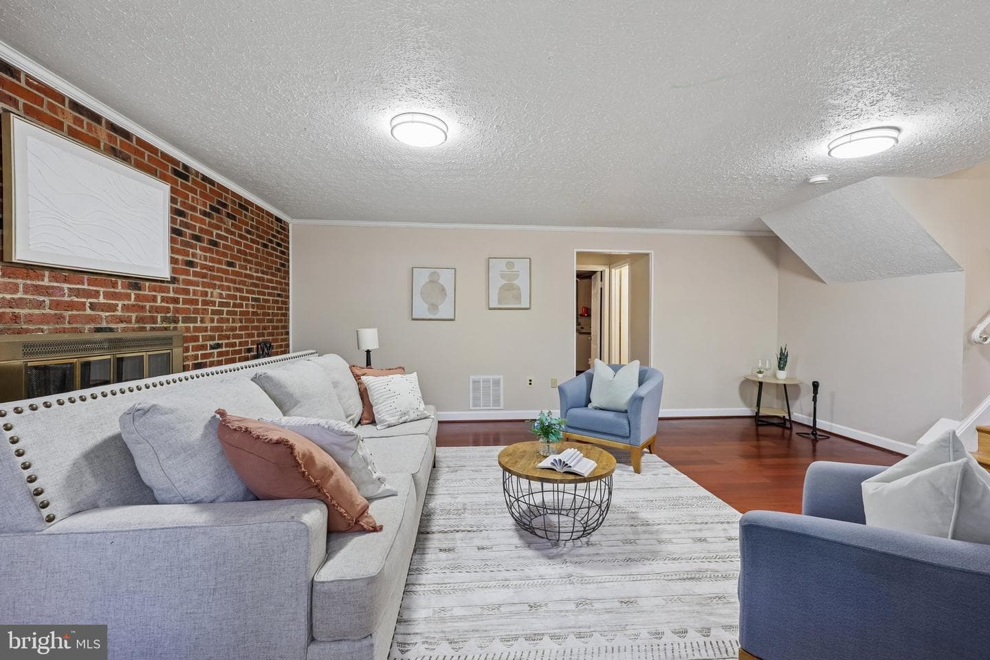 2205 Abbotsford photo 29