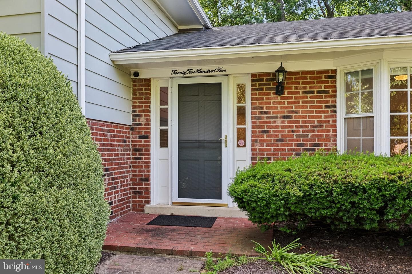 2205 Abbotsford photo 3