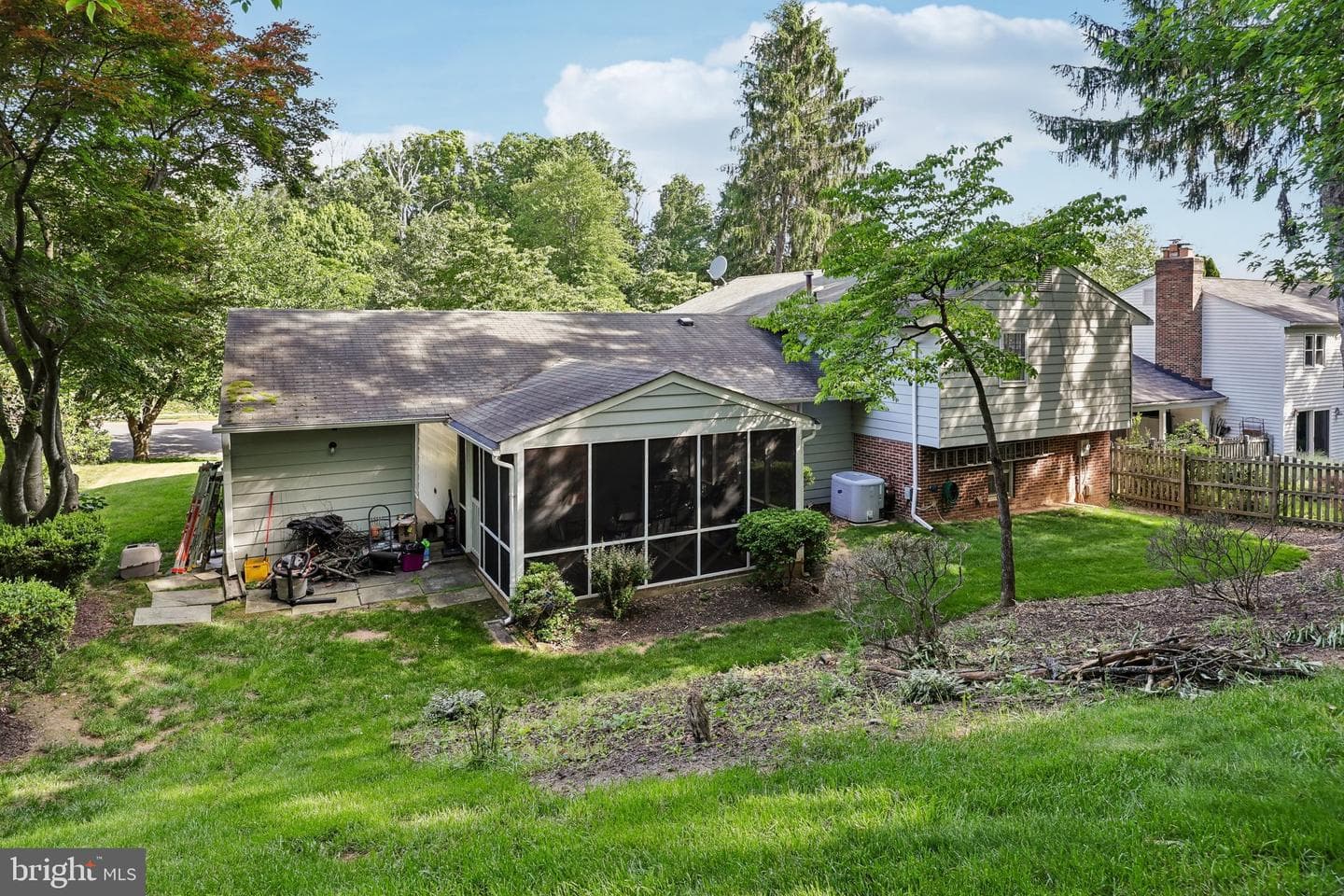 2205 Abbotsford photo 34