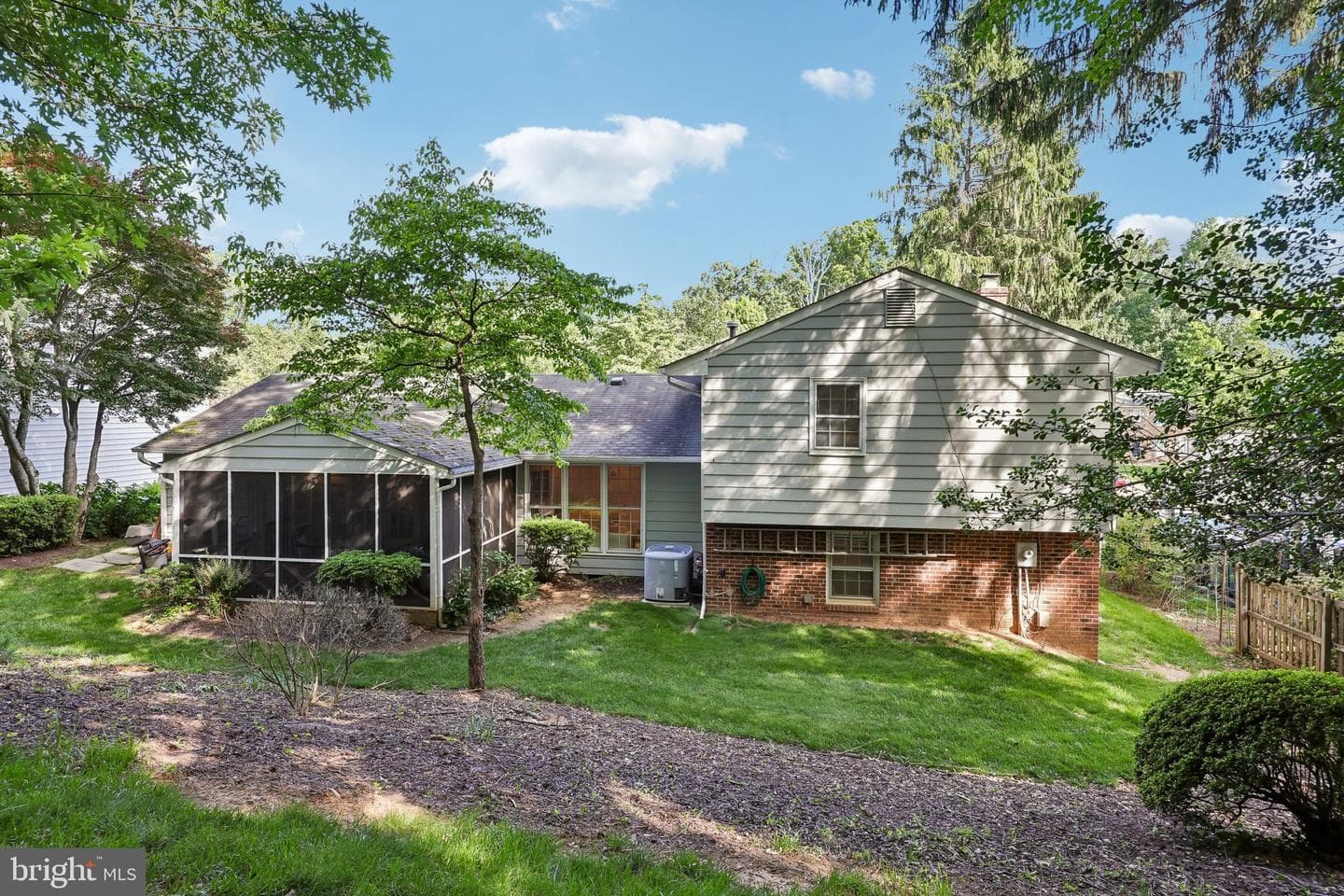 2205 Abbotsford photo 35