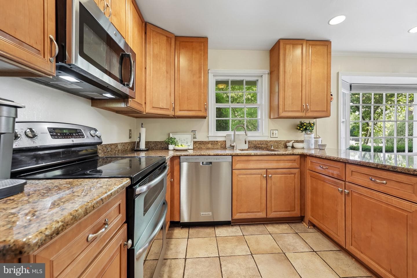 2205 Abbotsford photo 9