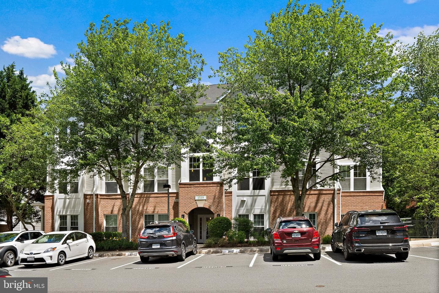 1519 N Point Drive #202, Reston