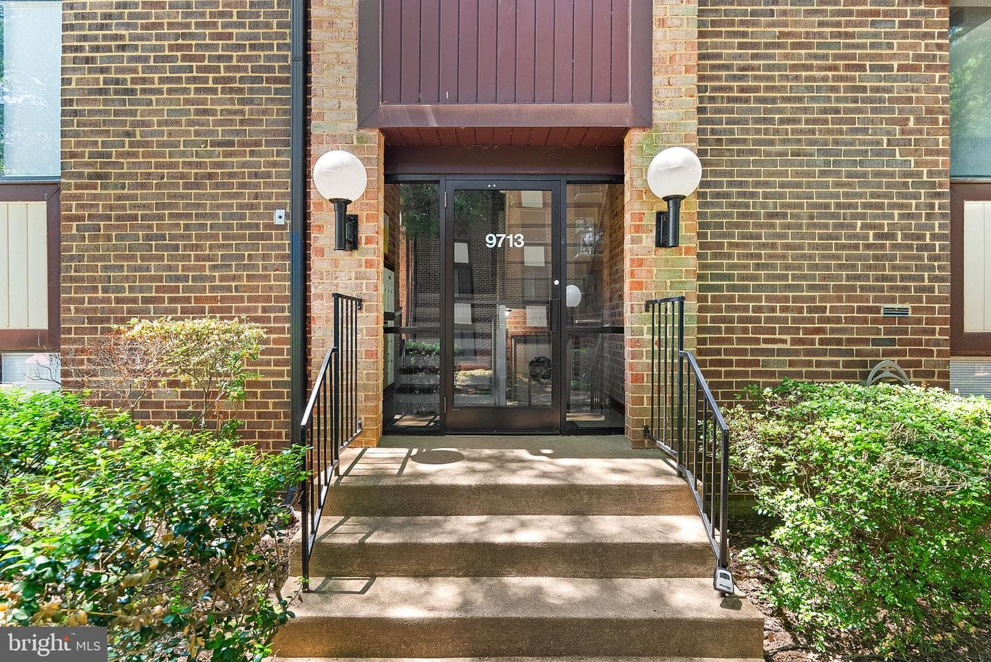 9713 Kings Crown Court #2 photo 2