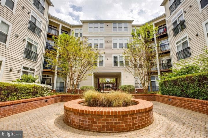 2665 Prosperity Avenue #403 photo 10