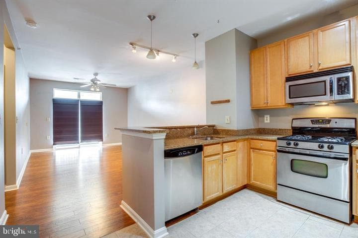 2665 Prosperity Avenue #403 photo 18