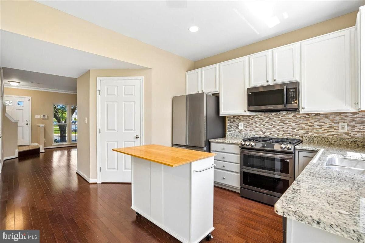 6845 Stone Maple Terrace photo 10
