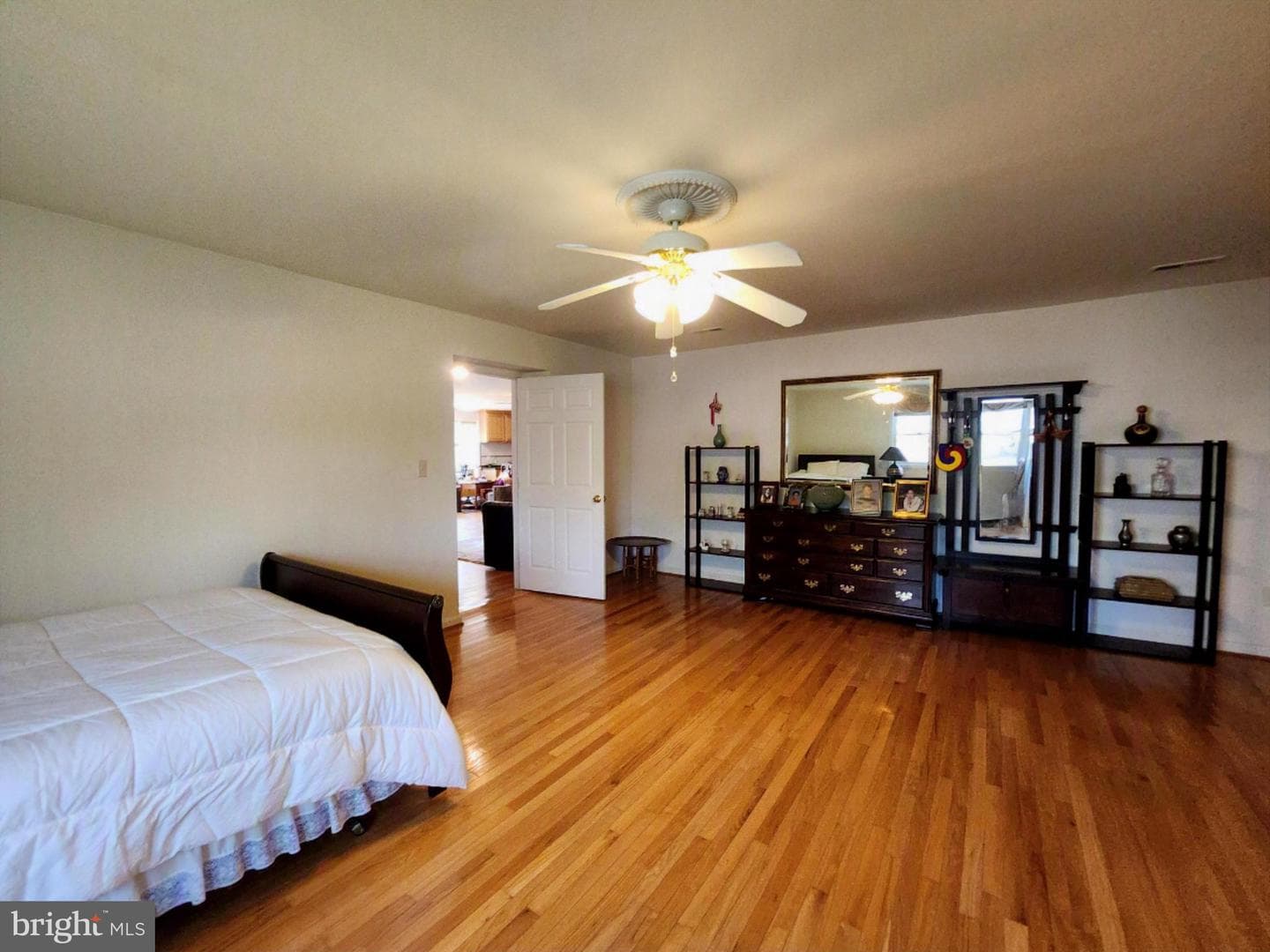 5213 Montgomery Street photo 8