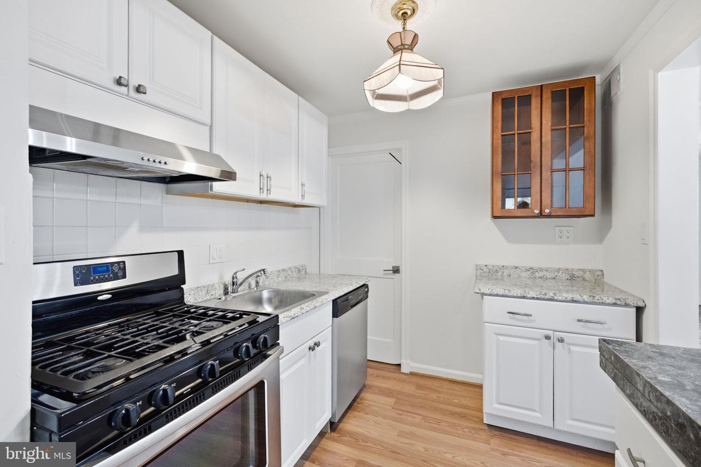 2033 Arlington Terrace photo 12